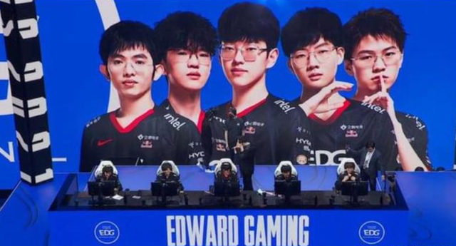 对詹姆斯采 对詹姆斯采